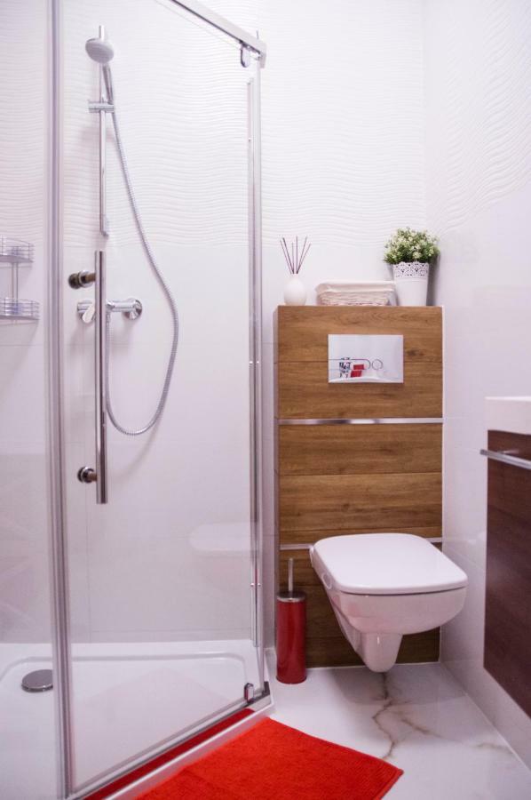 Jacuzzi Apartment Red Краков Экстерьер фото
