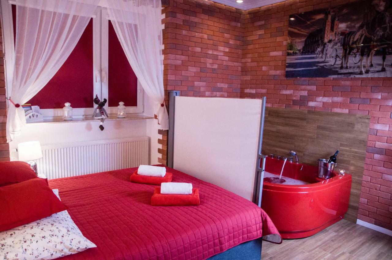 Jacuzzi Apartment Red Краков Экстерьер фото