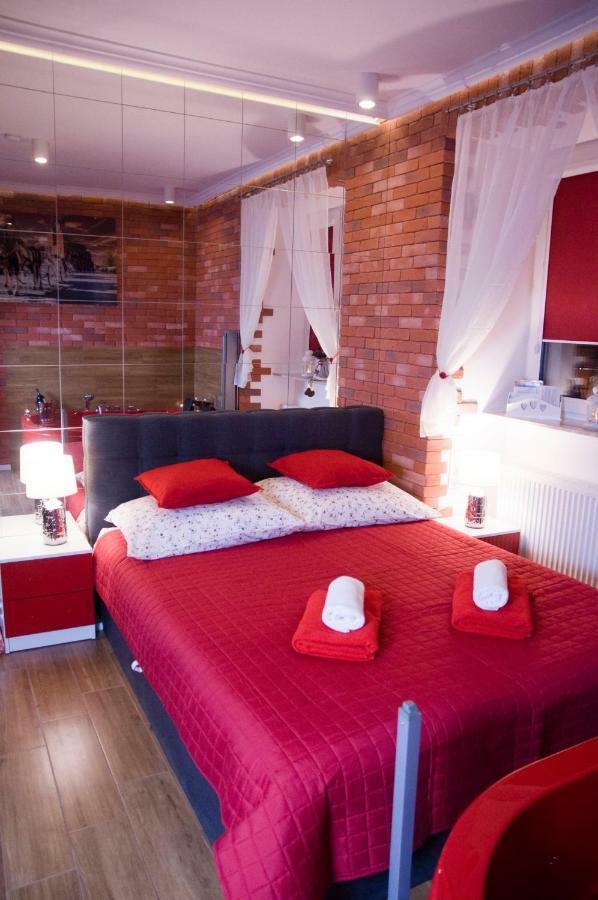Jacuzzi Apartment Red Краков Экстерьер фото
