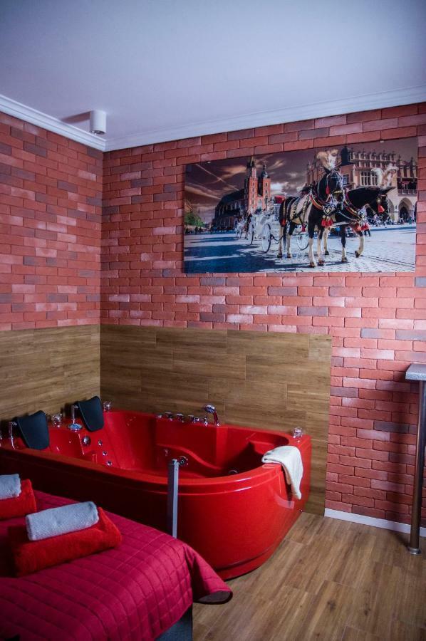 Jacuzzi Apartment Red Краков Экстерьер фото